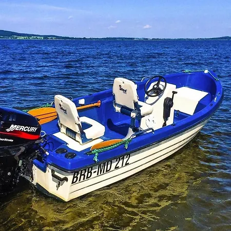 別荘 Ferienhaeuser Am Kummerower See,