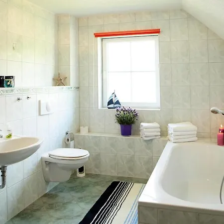 別荘 Ferienhaeuser Am Kummerower See, Verchen