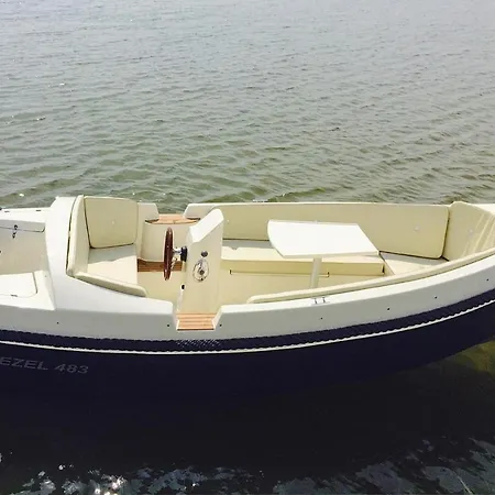 Ferienhaeuser Am Kummerower See, 別荘 *