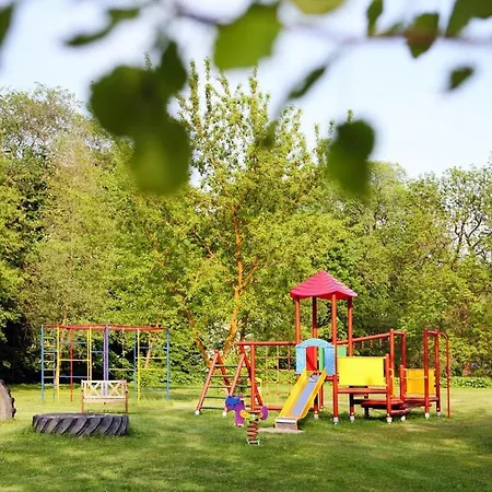 別荘 Ferienhaeuser Am Kummerower See,